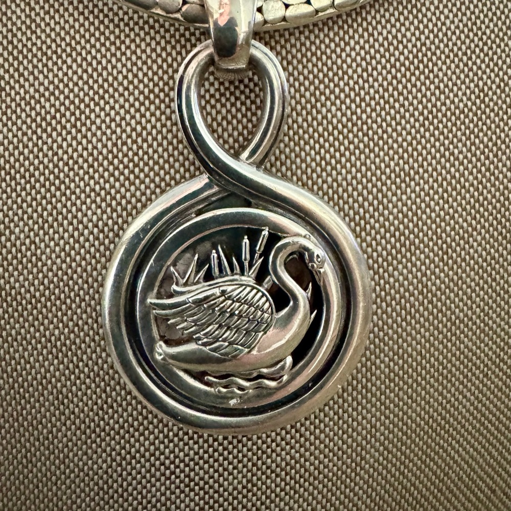 KC Studio 3-D 2008 Elegant Silver Swan Enhancer - Picture 2 of 5
